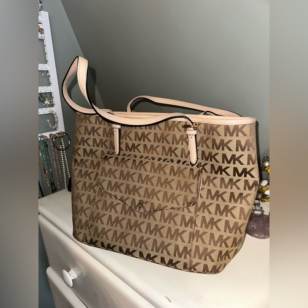 Michael Kors Logo Jet Set Tote Bag